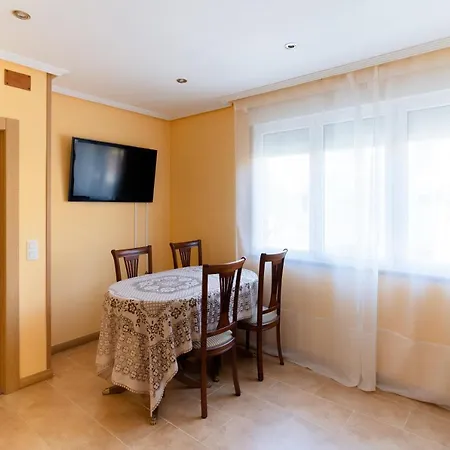 Housingleon - Casa Nueva A 400 Metros De La Plaza Mayor Leon